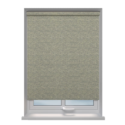 Ontdek onze lichtdoorlatende rolgordijnen in sereen taupe. Bereik de perfecte balans tussen privacy en natuurlijk licht, eenvoudig aan te passen voor ultiem comfort. Voeg een vleugje tijdloze stijl en rust toe aan elke kamer met deze gordijnen. Upgrade je interieur en geniet van hun veelzijdigheid en gebruiksgemak!