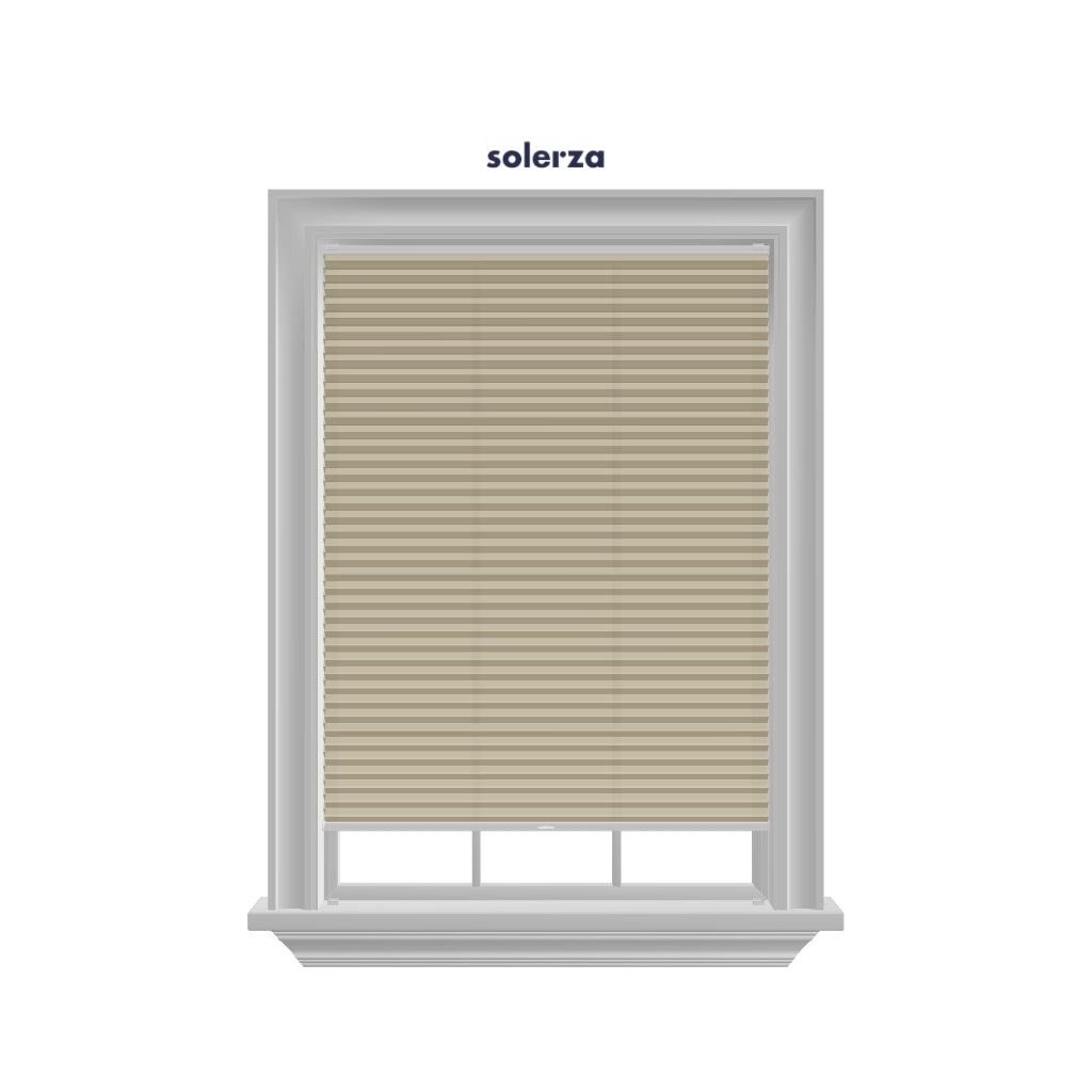 Ervaar de rustige charme van onze crèmekleurige honingraat plisségordijnen, die zachtjes natuurlijk licht filteren en warmte toevoegen aan je ruimte. Deze gordijnen bieden uitstekende isolatie en helpen energie te besparen, terwijl je ze gemakkelijk kunt aanpassen aan je behoeften voor privacy of lichtinval. Kies voor een harmonieus samenspel van stijl, functionaliteit en comfort in je interieur.